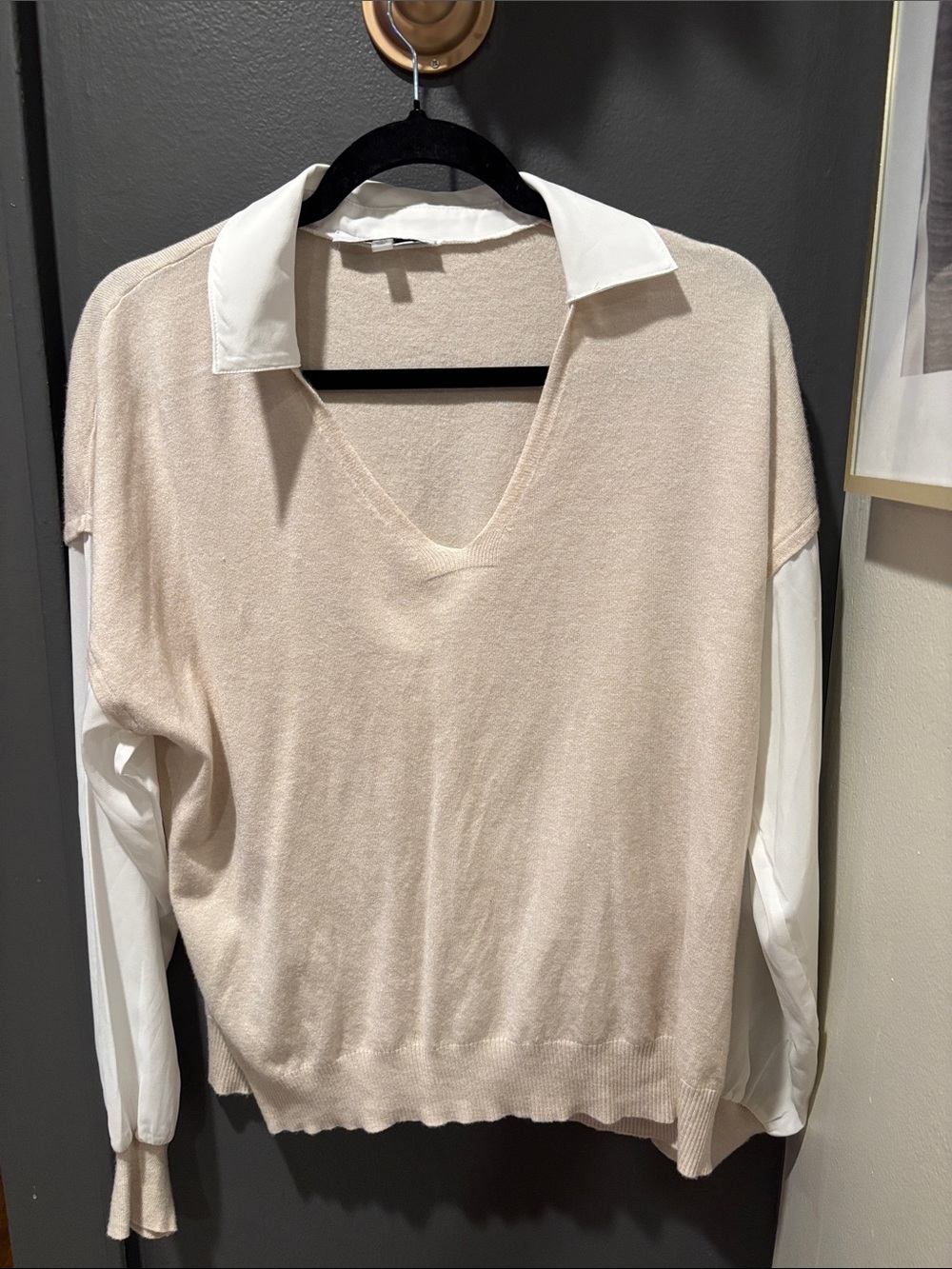 Sioni Cream V-Neck Sweater with White Shirt Collar